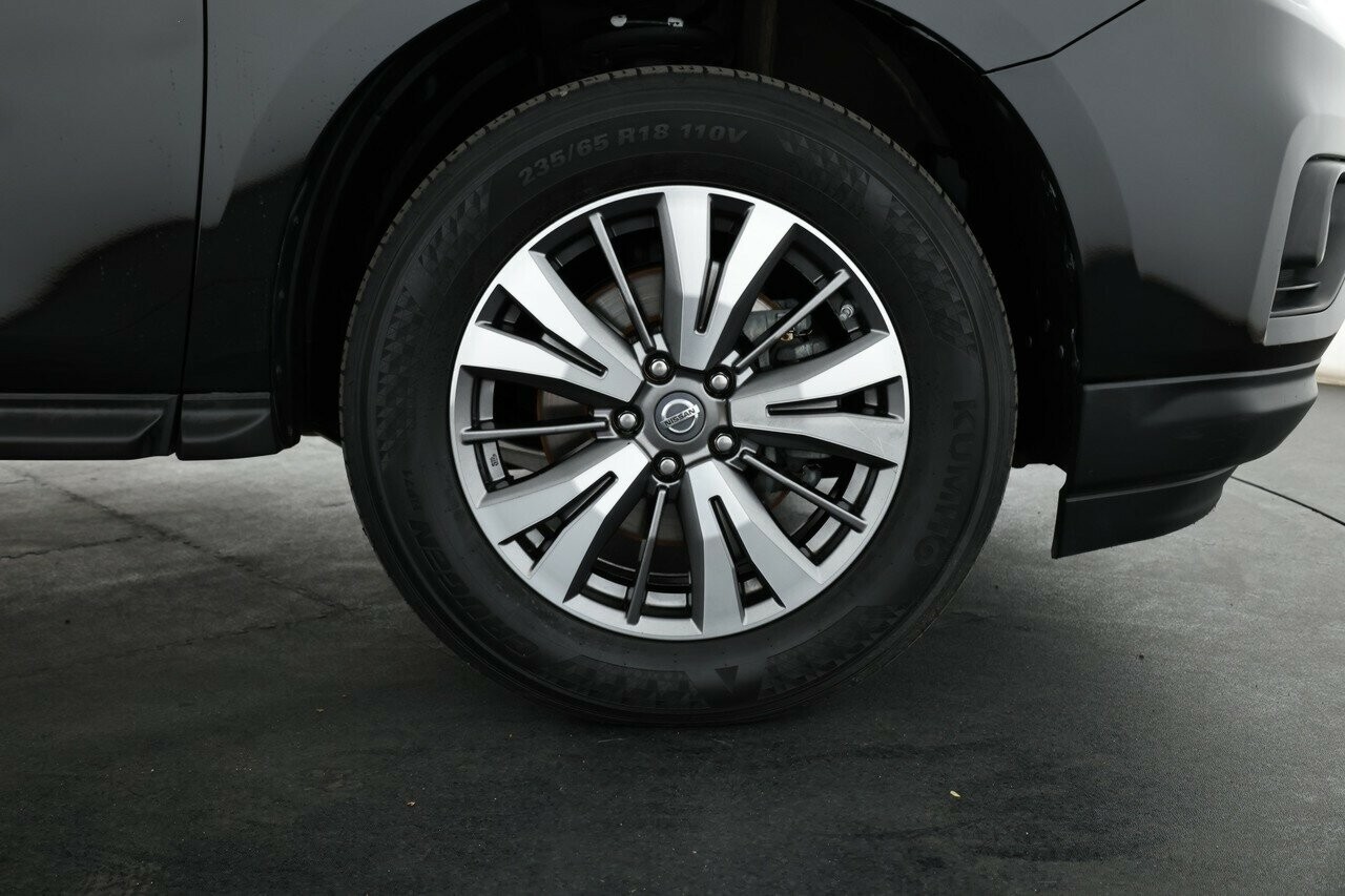 Nissan Pathfinder image 4