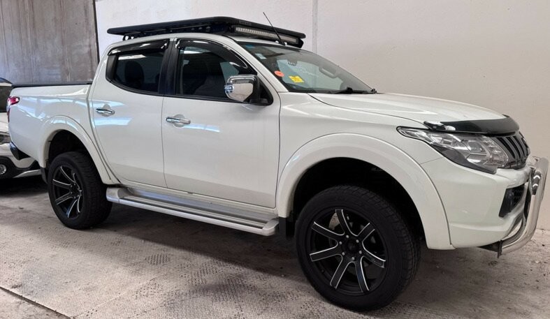 Mitsubishi Triton image 1