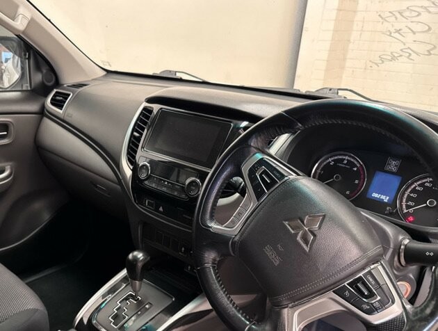 Mitsubishi Triton image 3