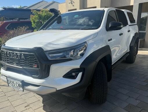 Toyota Hilux image 2