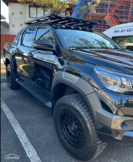 Toyota Hilux image 2