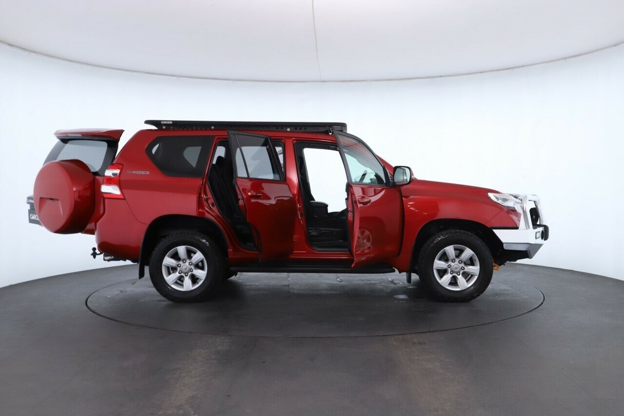 Toyota Landcruiser Prado image 2