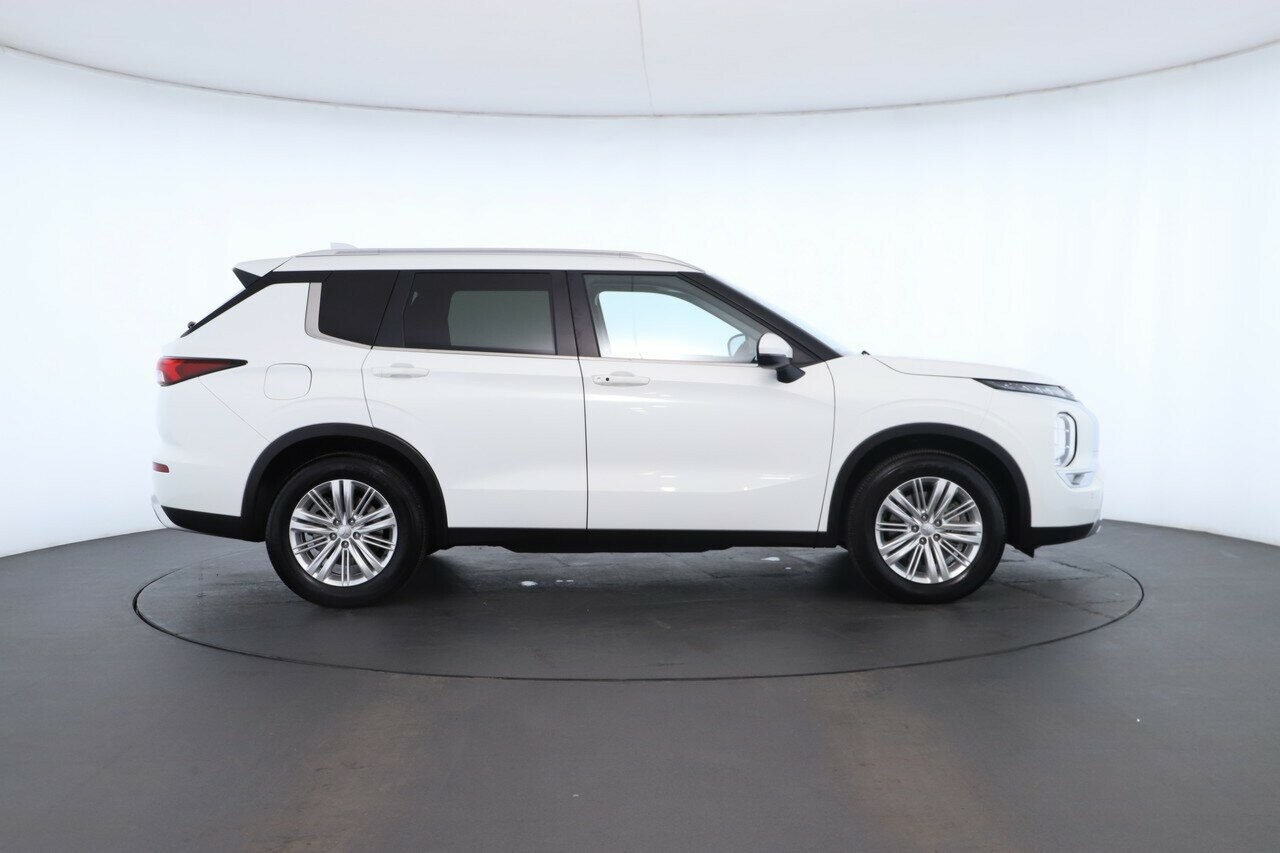 Mitsubishi Outlander image 3