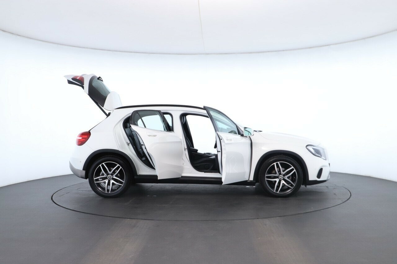 Mercedes Benz Gla-class image 2