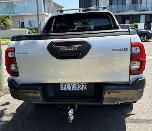 Toyota Hilux image 3