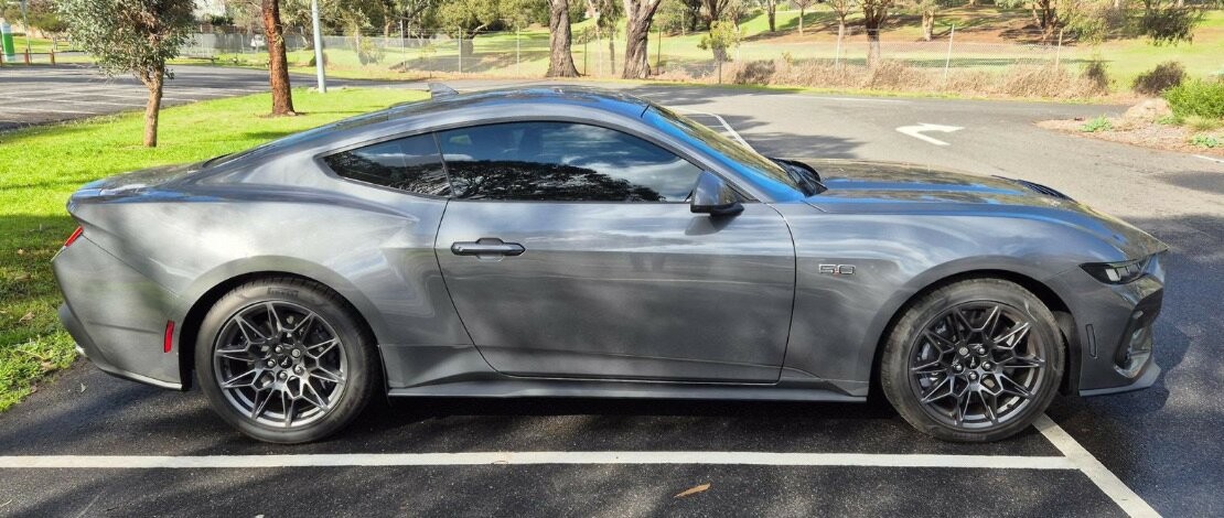 Ford Mustang image 2