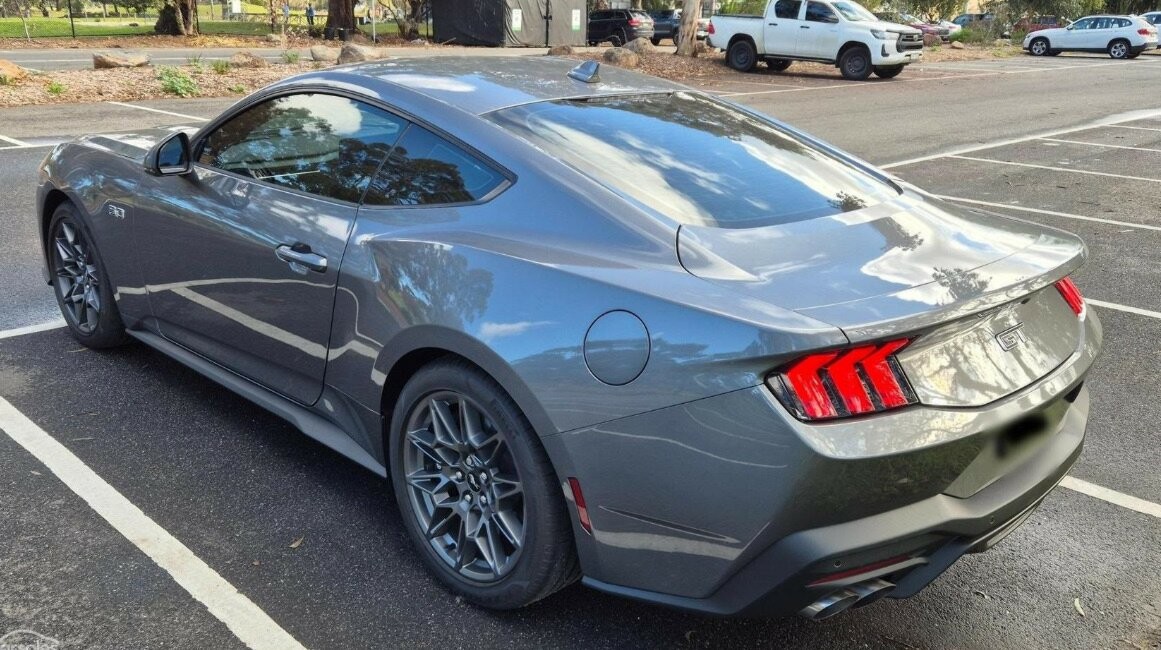 Ford Mustang image 4