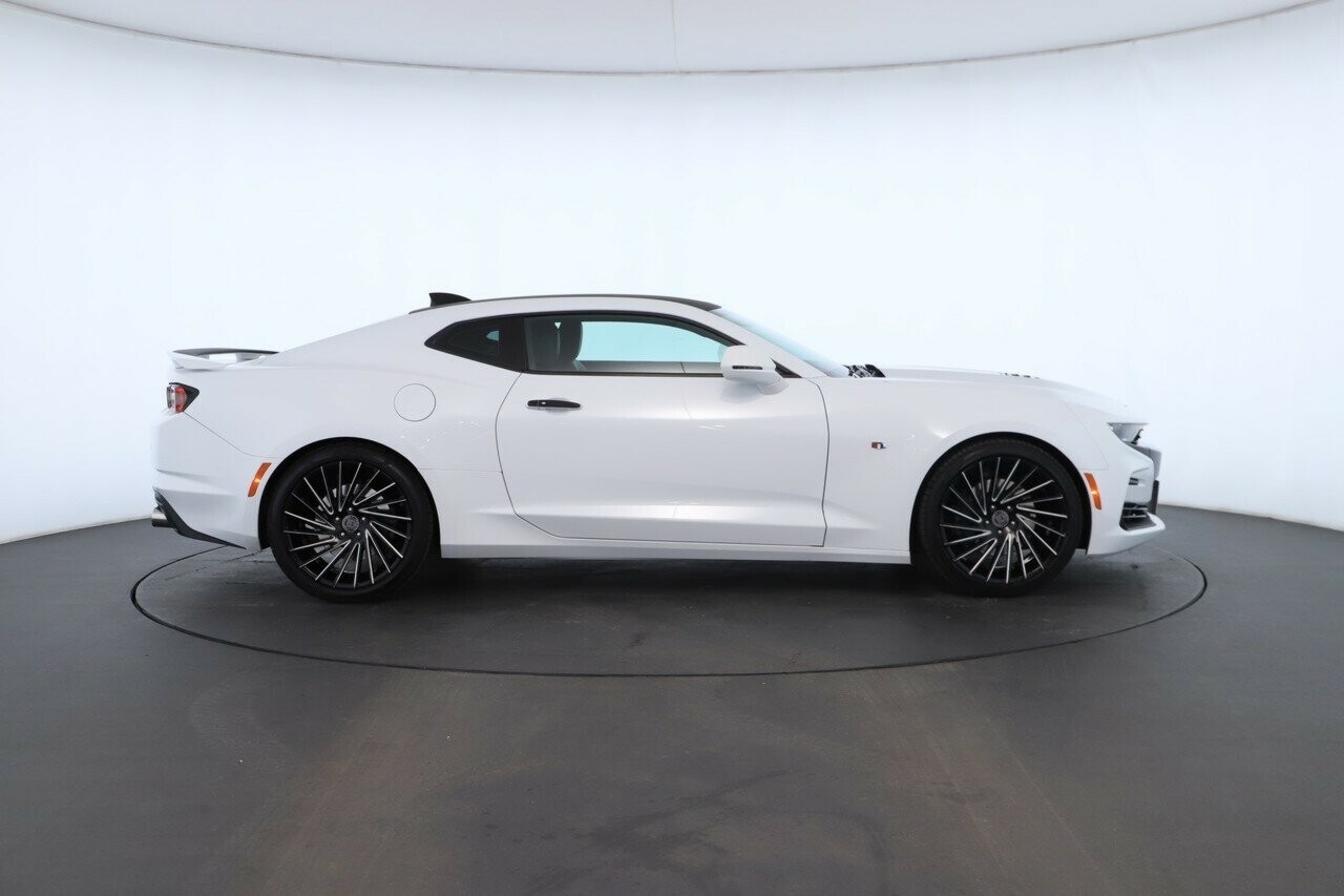 Chevrolet Camaro image 2