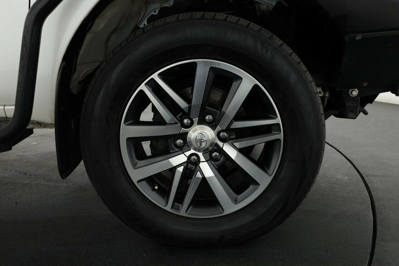 Toyota Hilux image 4