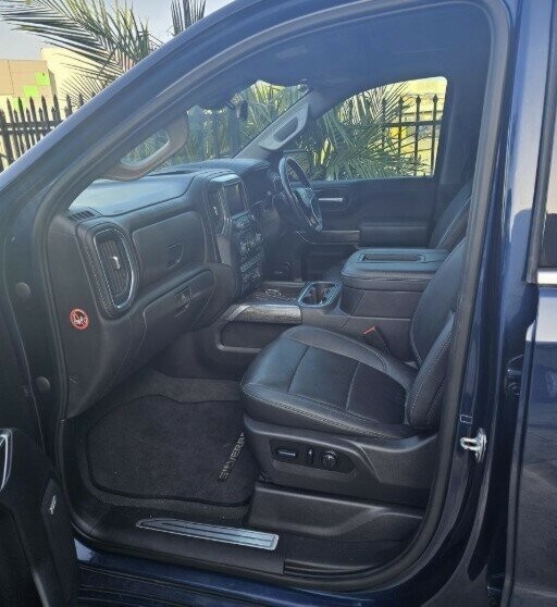 Chevrolet Silverado image 4