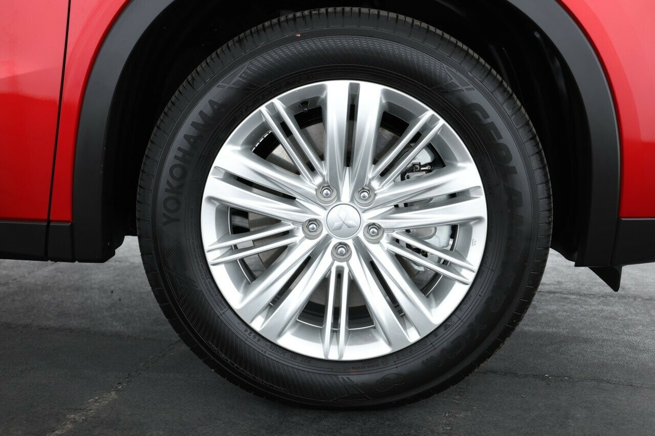 Mitsubishi Outlander image 4