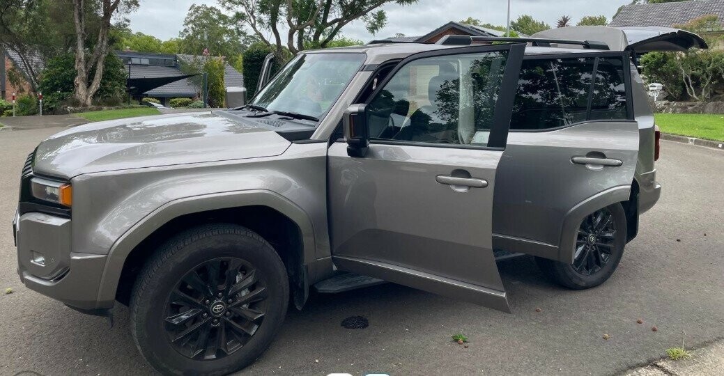 Toyota Landcruiser Prado image 2