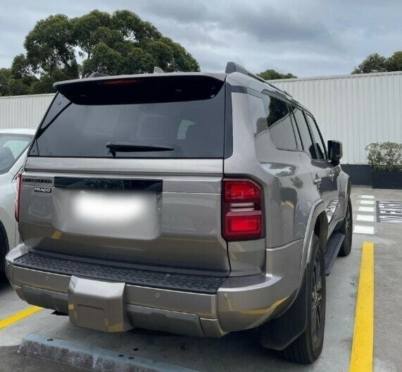 Toyota Landcruiser Prado image 4