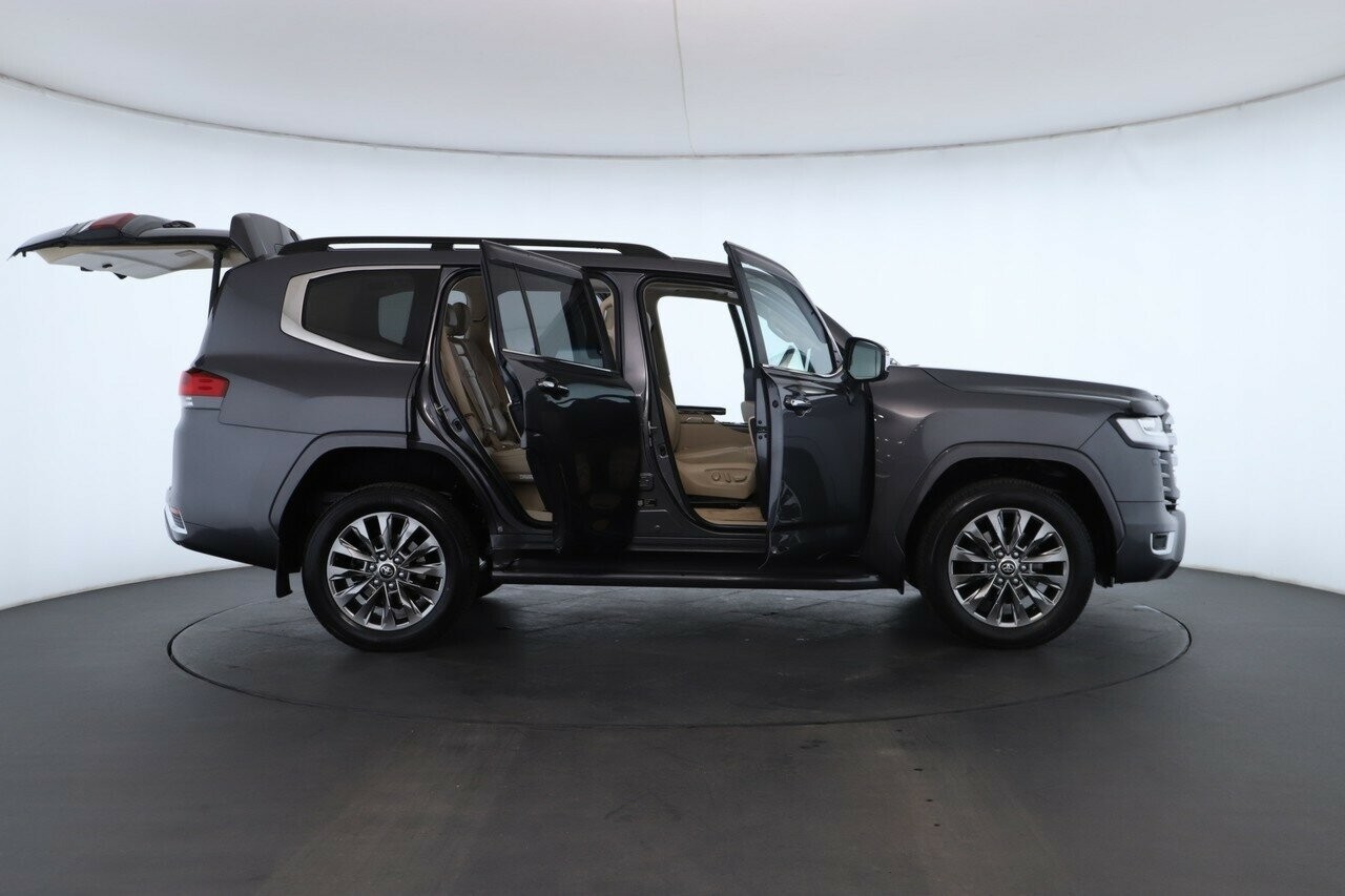 Toyota Landcruiser image 2