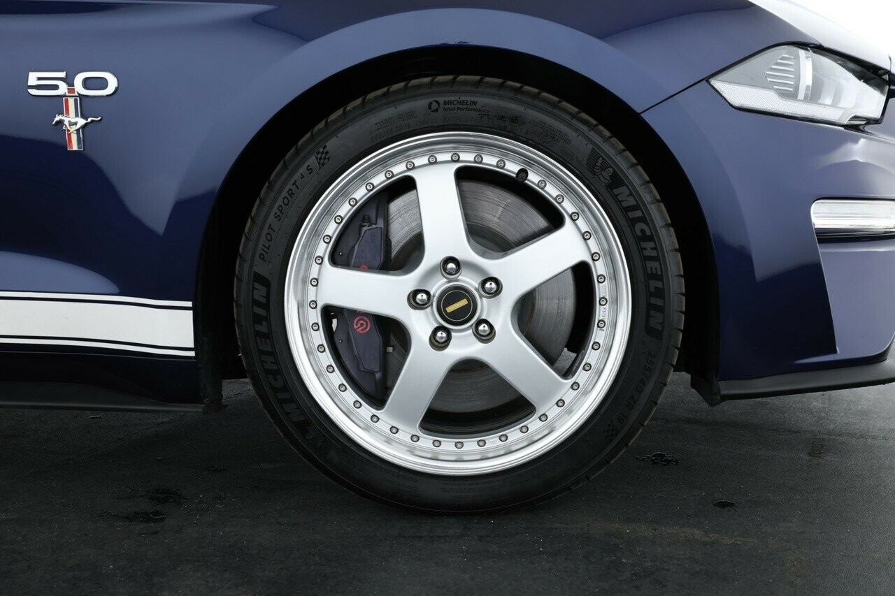 Ford Mustang image 4