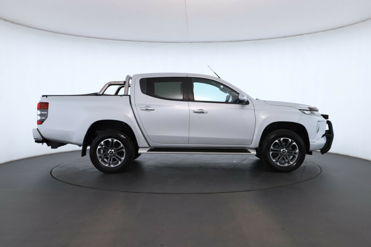 Mitsubishi Triton image 3