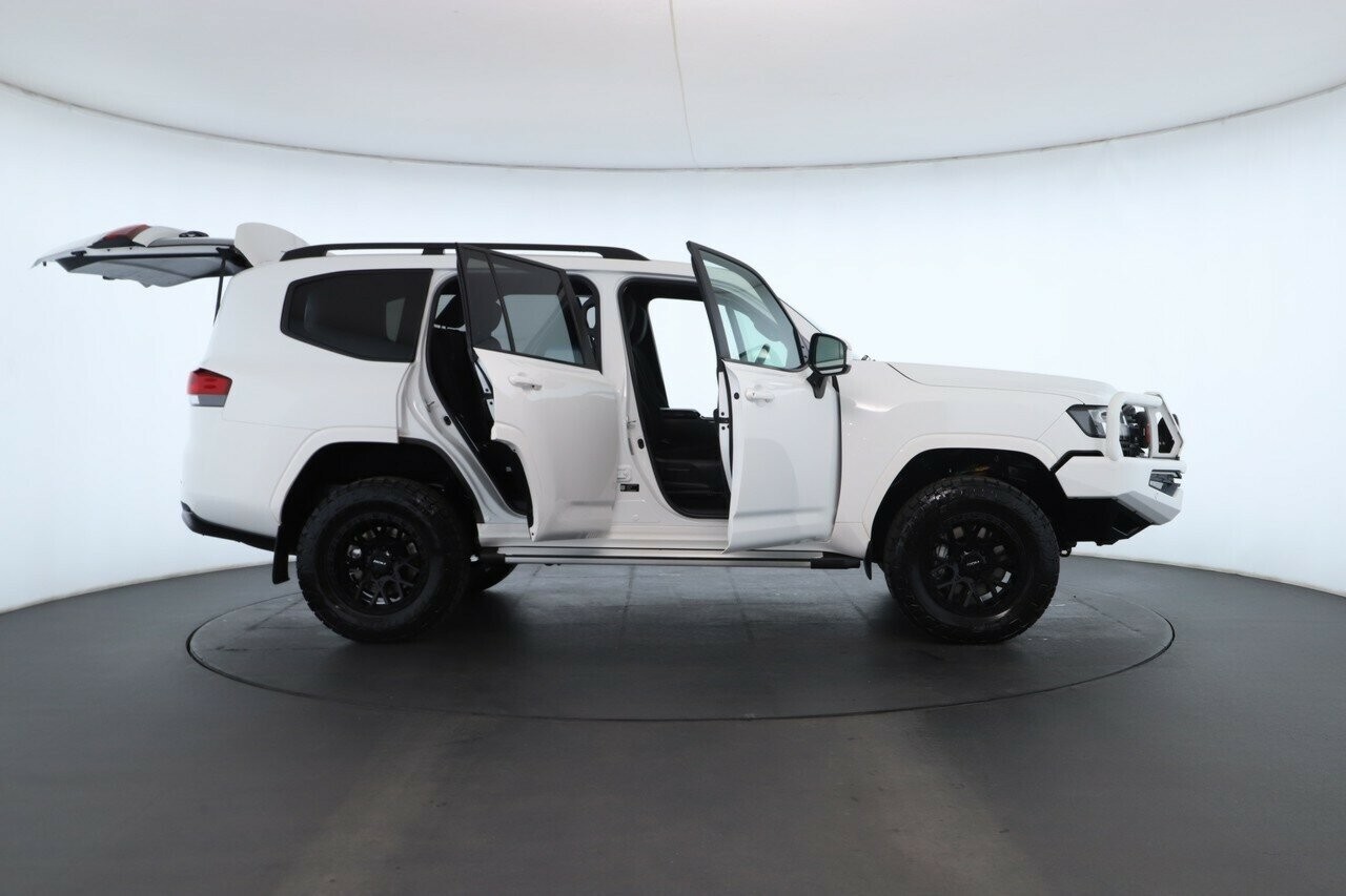 Toyota Landcruiser image 2