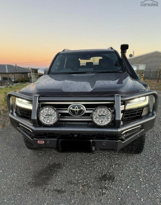 Toyota Landcruiser image 2