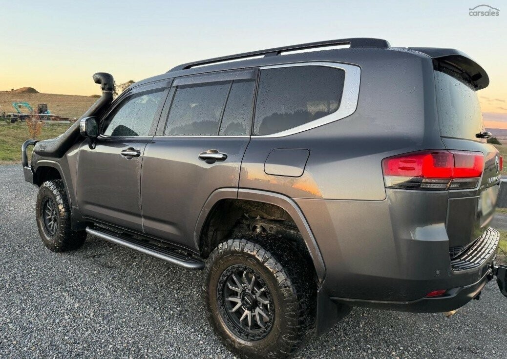 Toyota Landcruiser image 3
