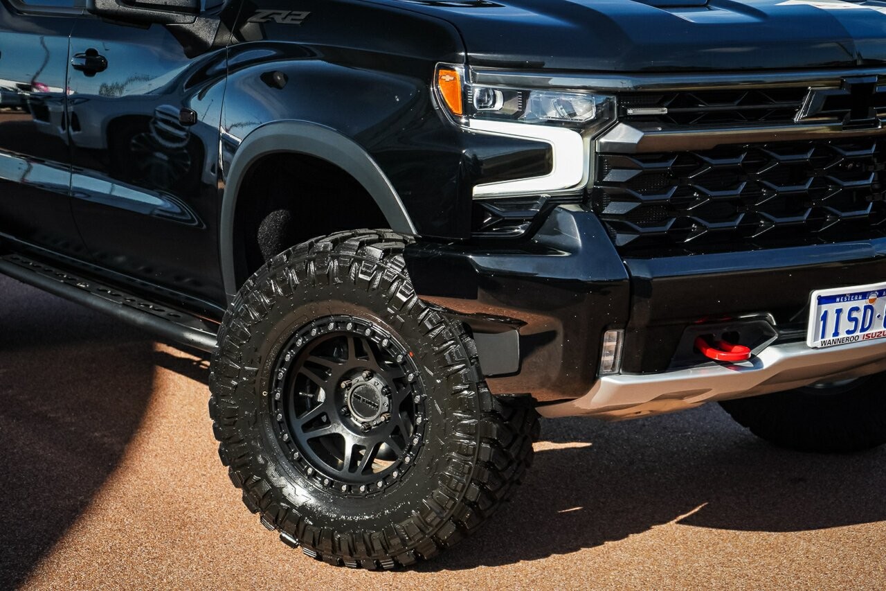 Chevrolet Silverado image 2