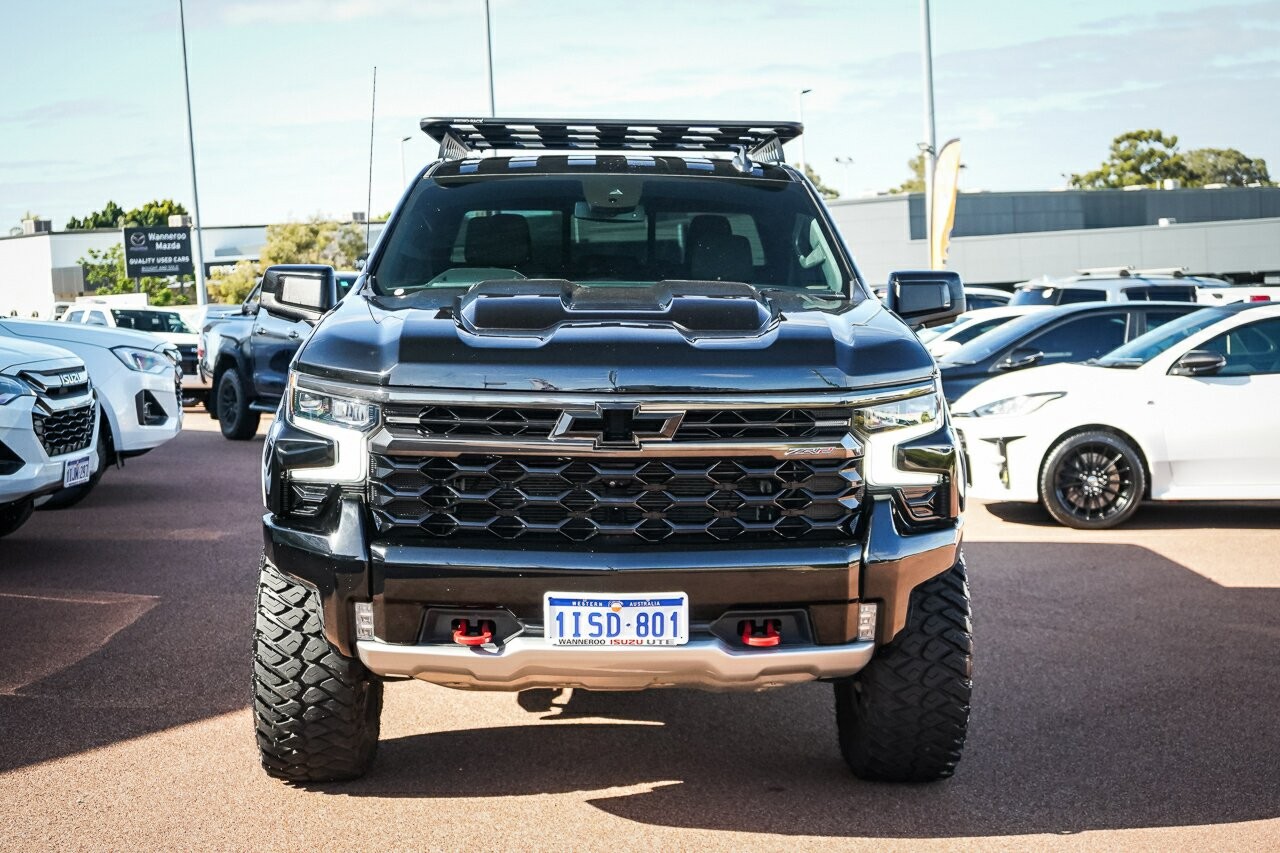 Chevrolet Silverado image 3