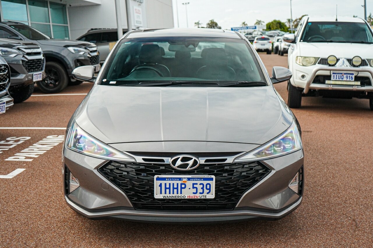 Hyundai Elantra image 3