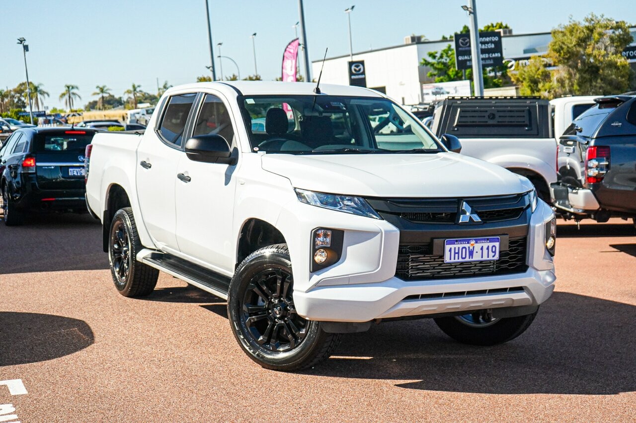 Mitsubishi Triton image 1