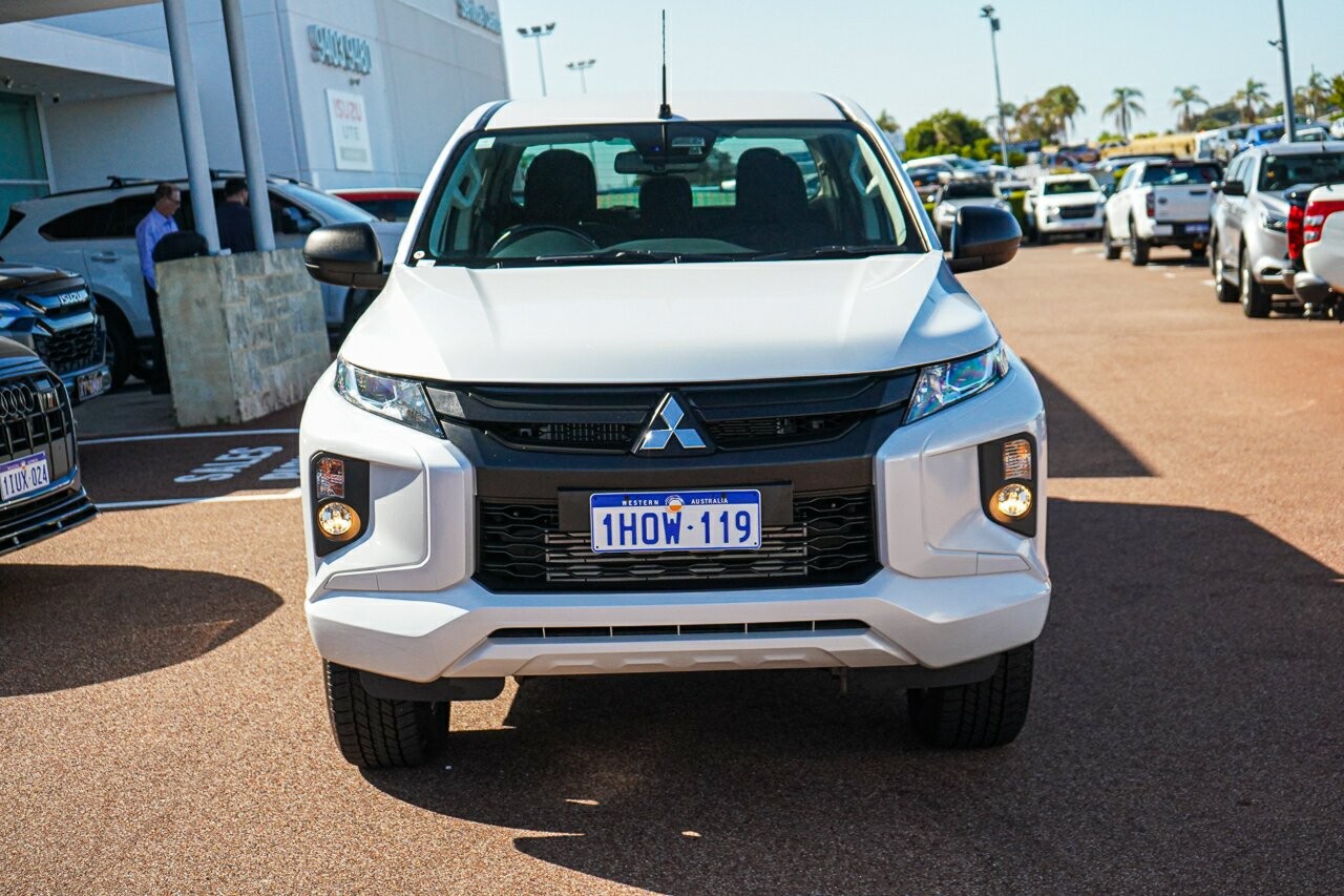 Mitsubishi Triton image 3