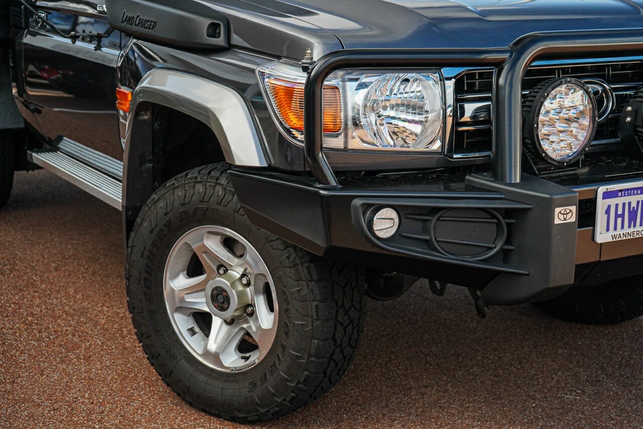 Toyota Landcruiser image 2