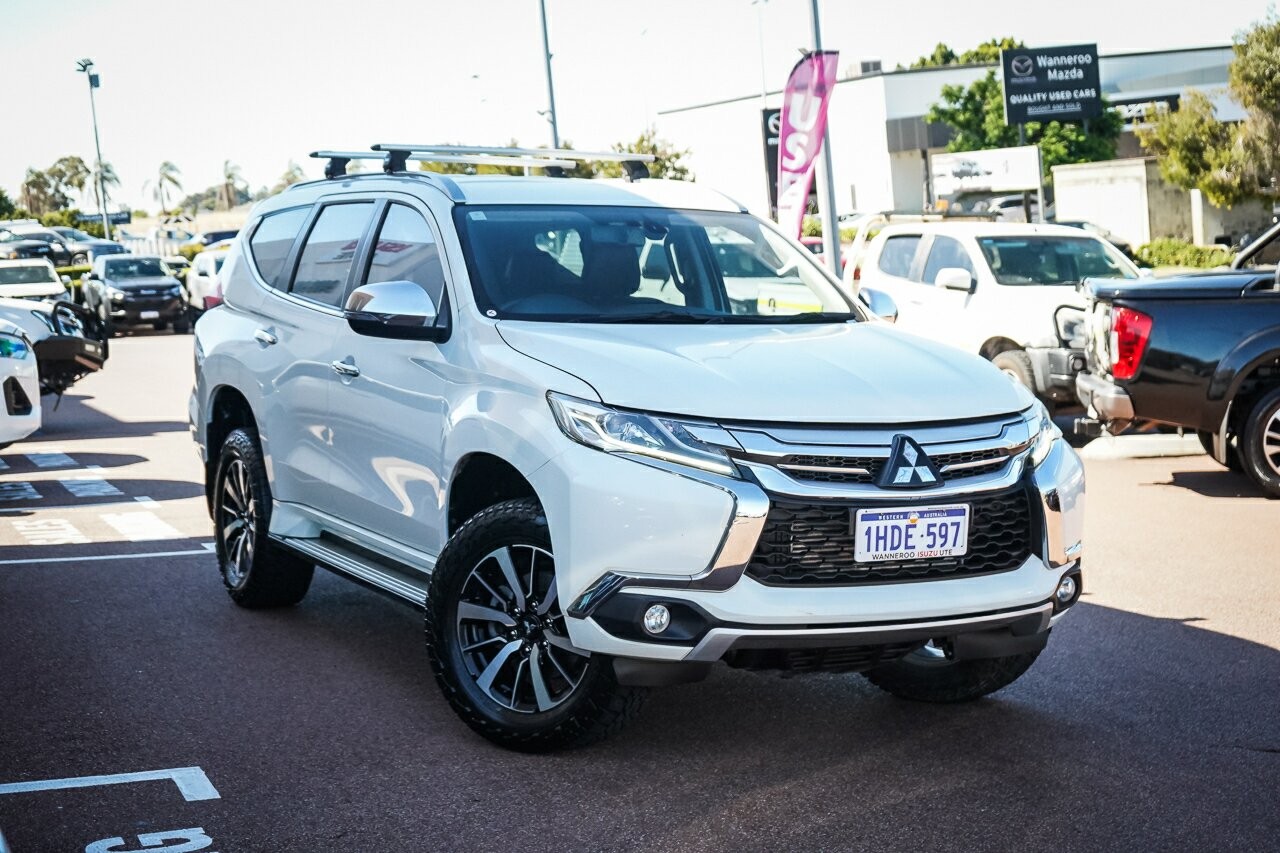 Mitsubishi Pajero Sport image 1