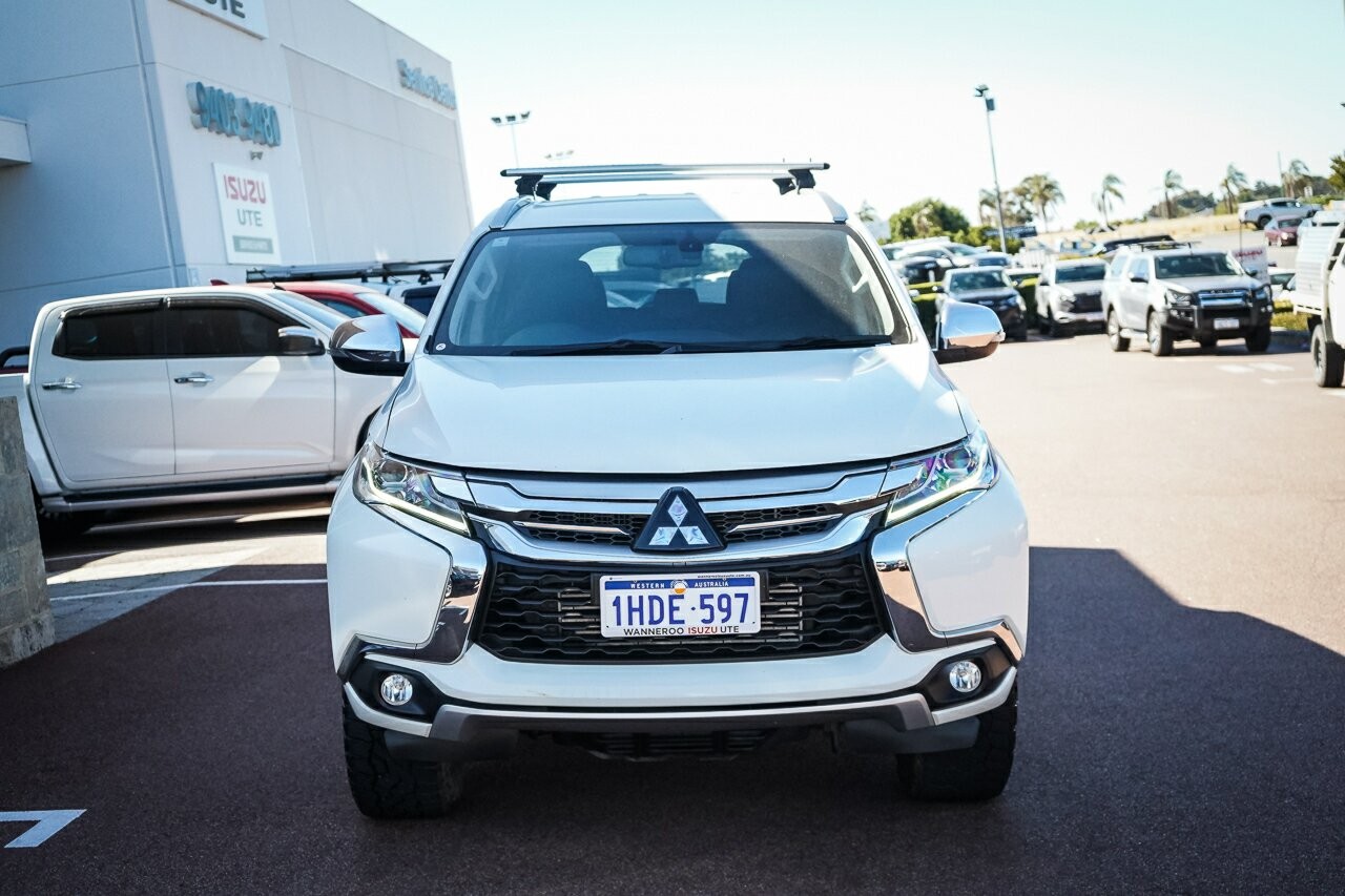 Mitsubishi Pajero Sport image 3