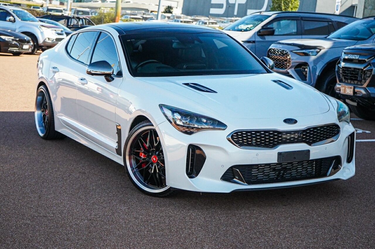 Kia Stinger image 1