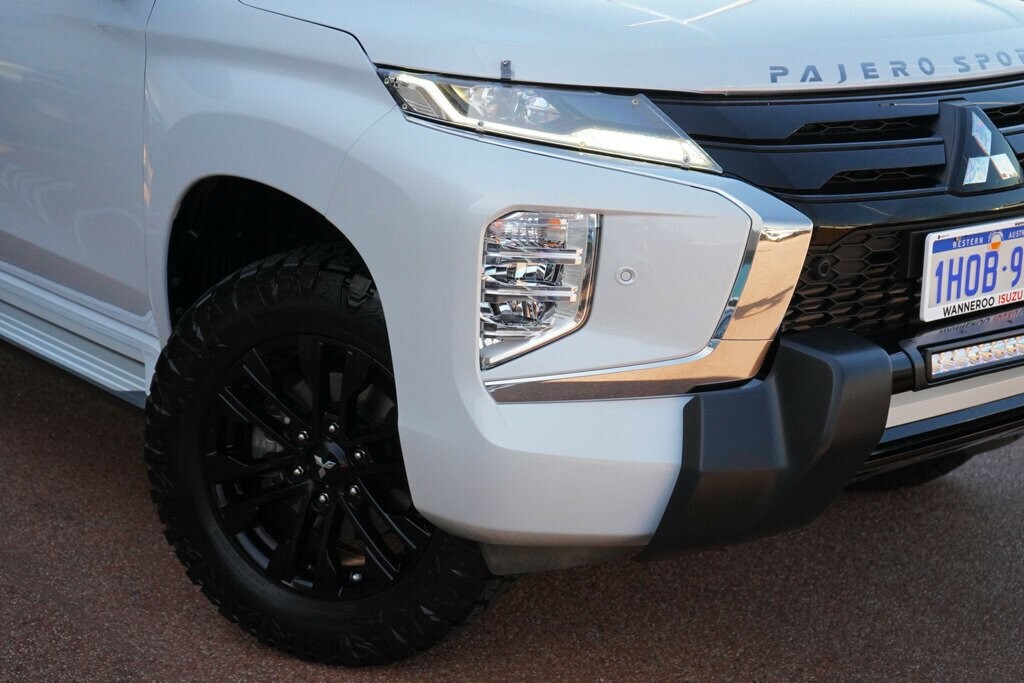 Mitsubishi Pajero Sport image 2