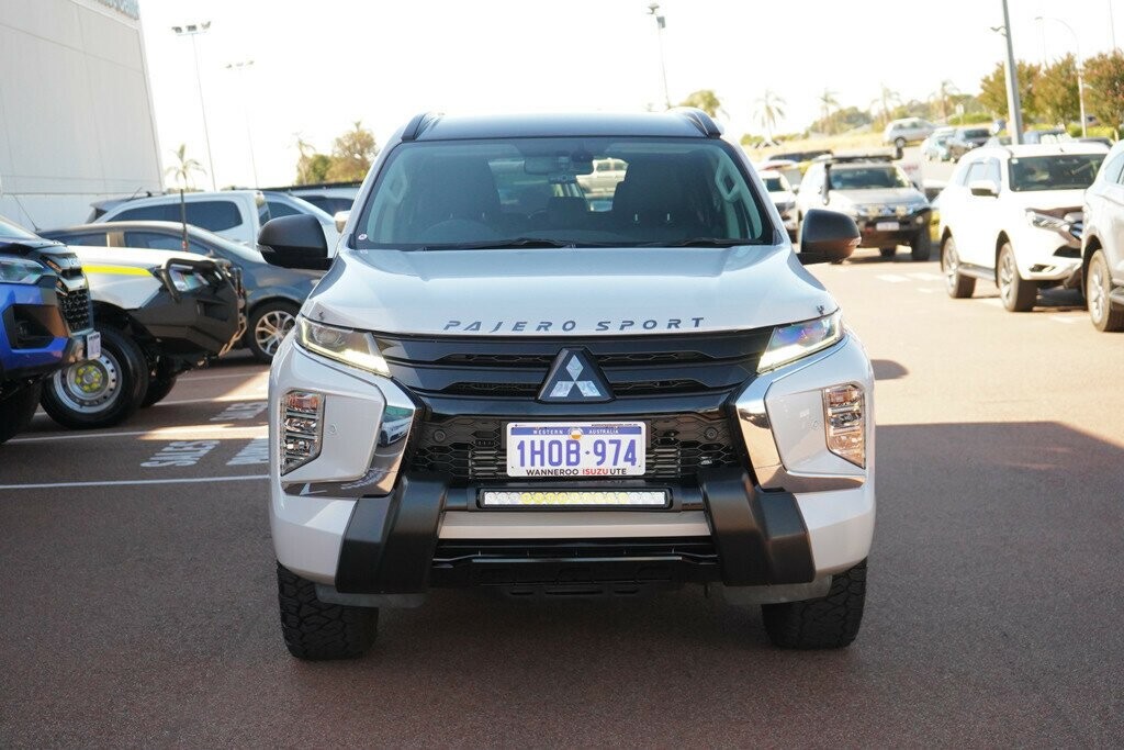 Mitsubishi Pajero Sport image 3