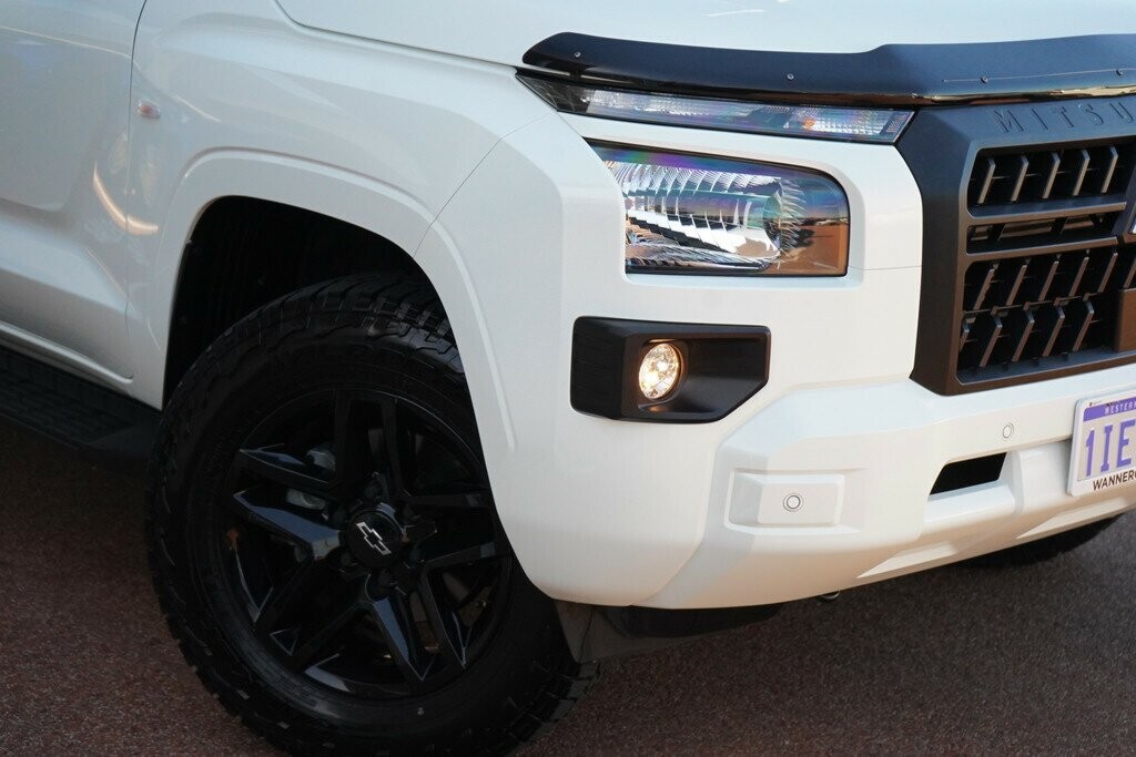 Mitsubishi Triton image 2