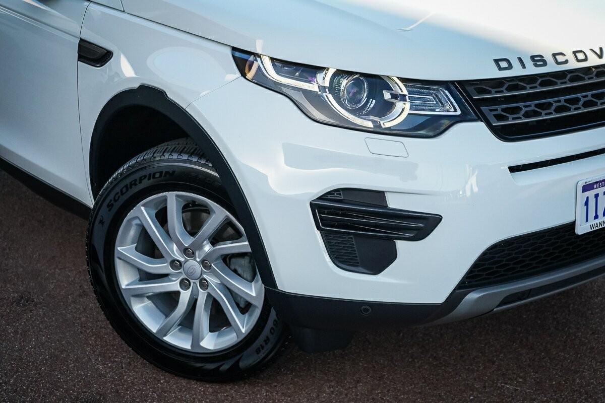 Land Rover Discovery Sport image 2