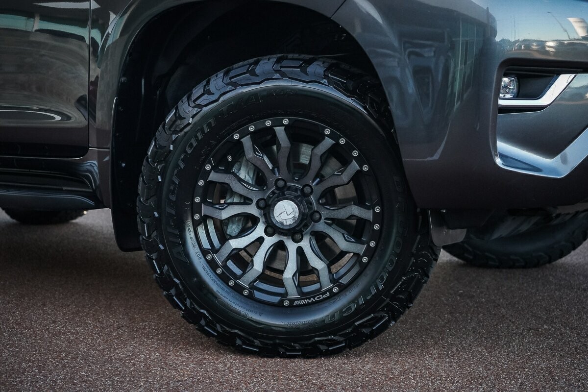 Toyota Landcruiser Prado image 3