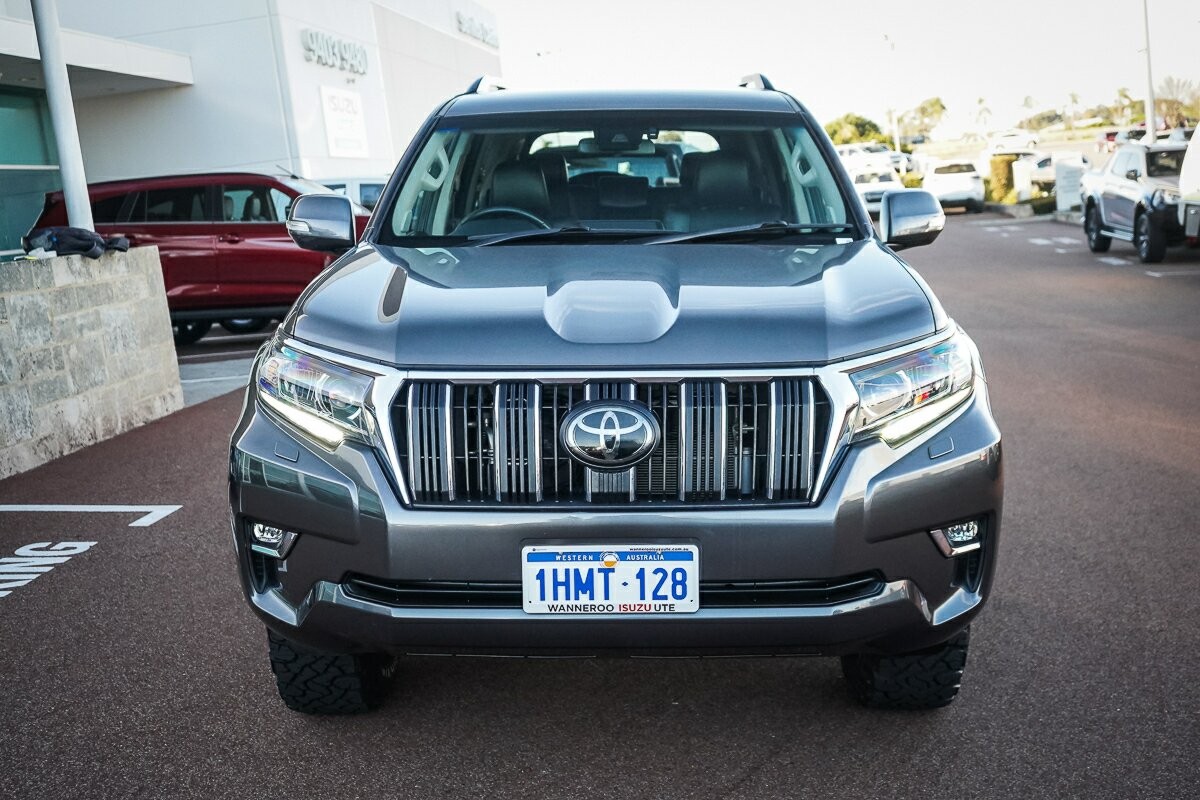 Toyota Landcruiser Prado image 4