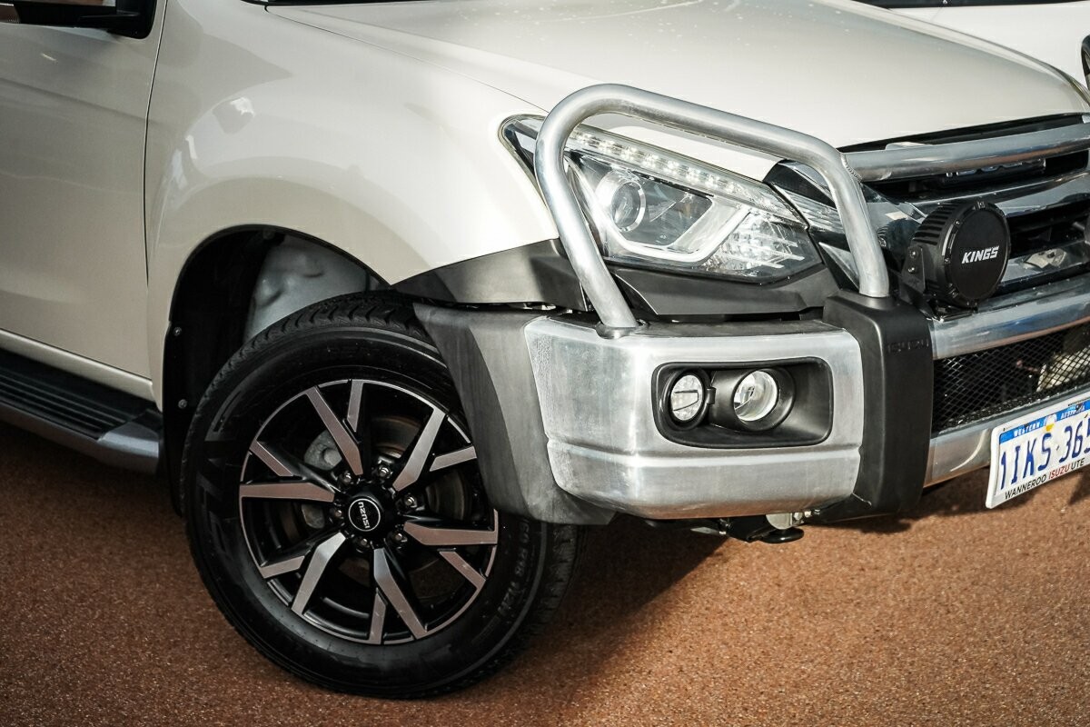 Isuzu Mu-x image 2