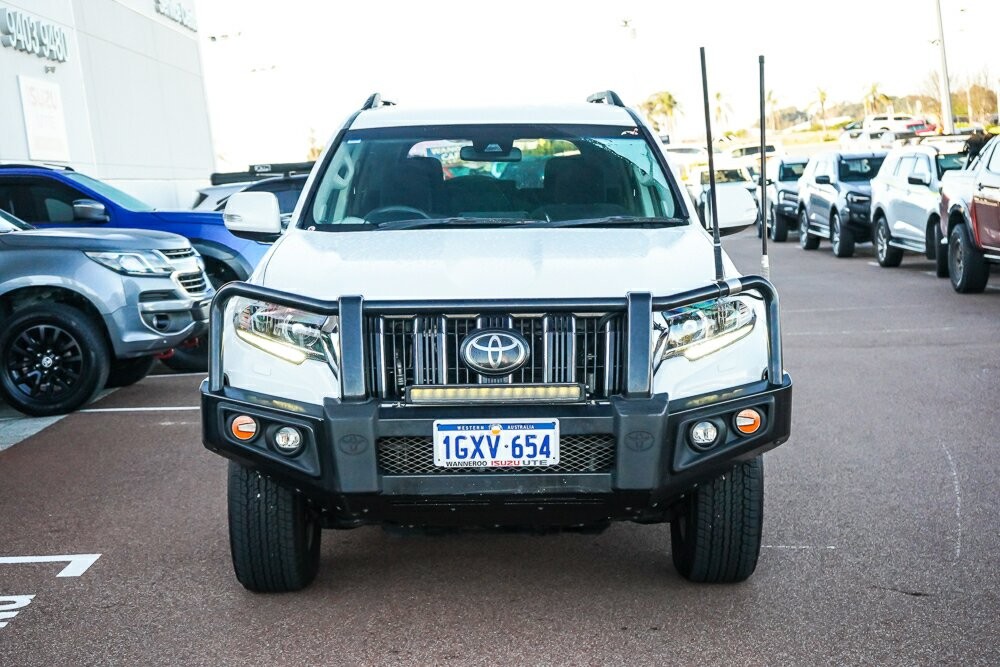 Toyota Landcruiser Prado image 3