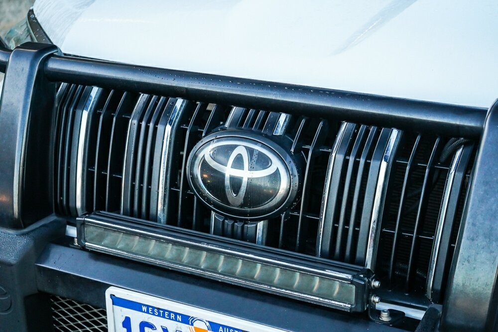 Toyota Landcruiser Prado image 4