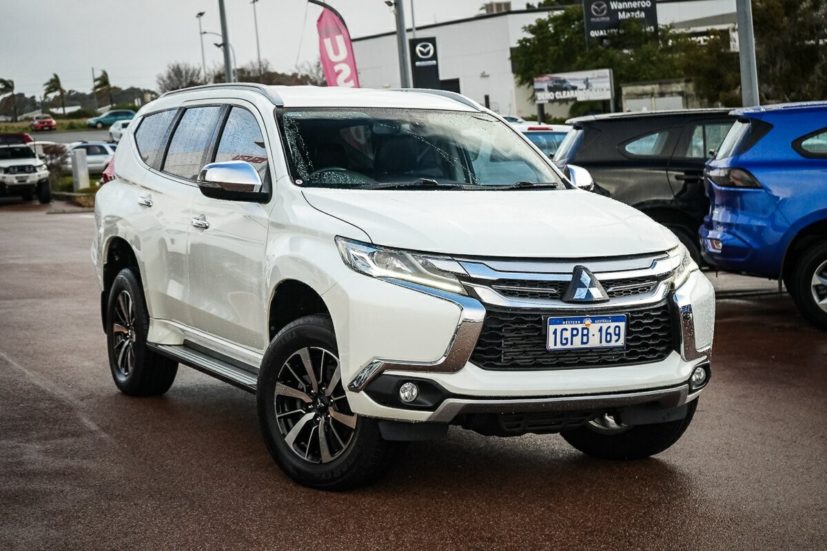 Mitsubishi Pajero Sport image 1