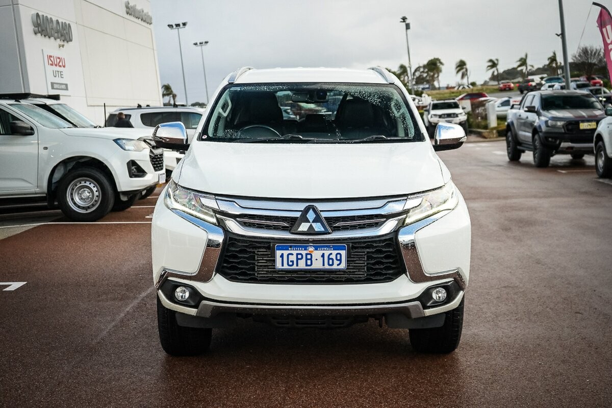 Mitsubishi Pajero Sport image 3