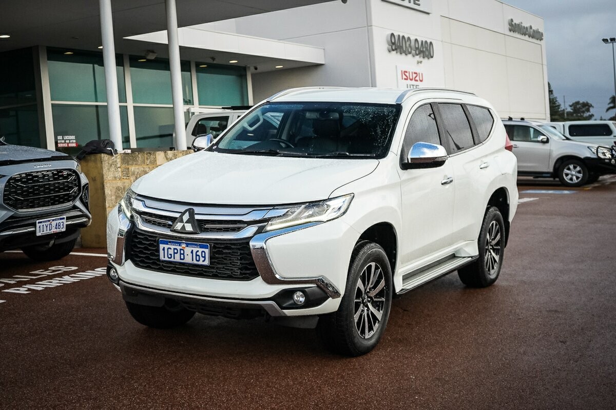 Mitsubishi Pajero Sport image 4