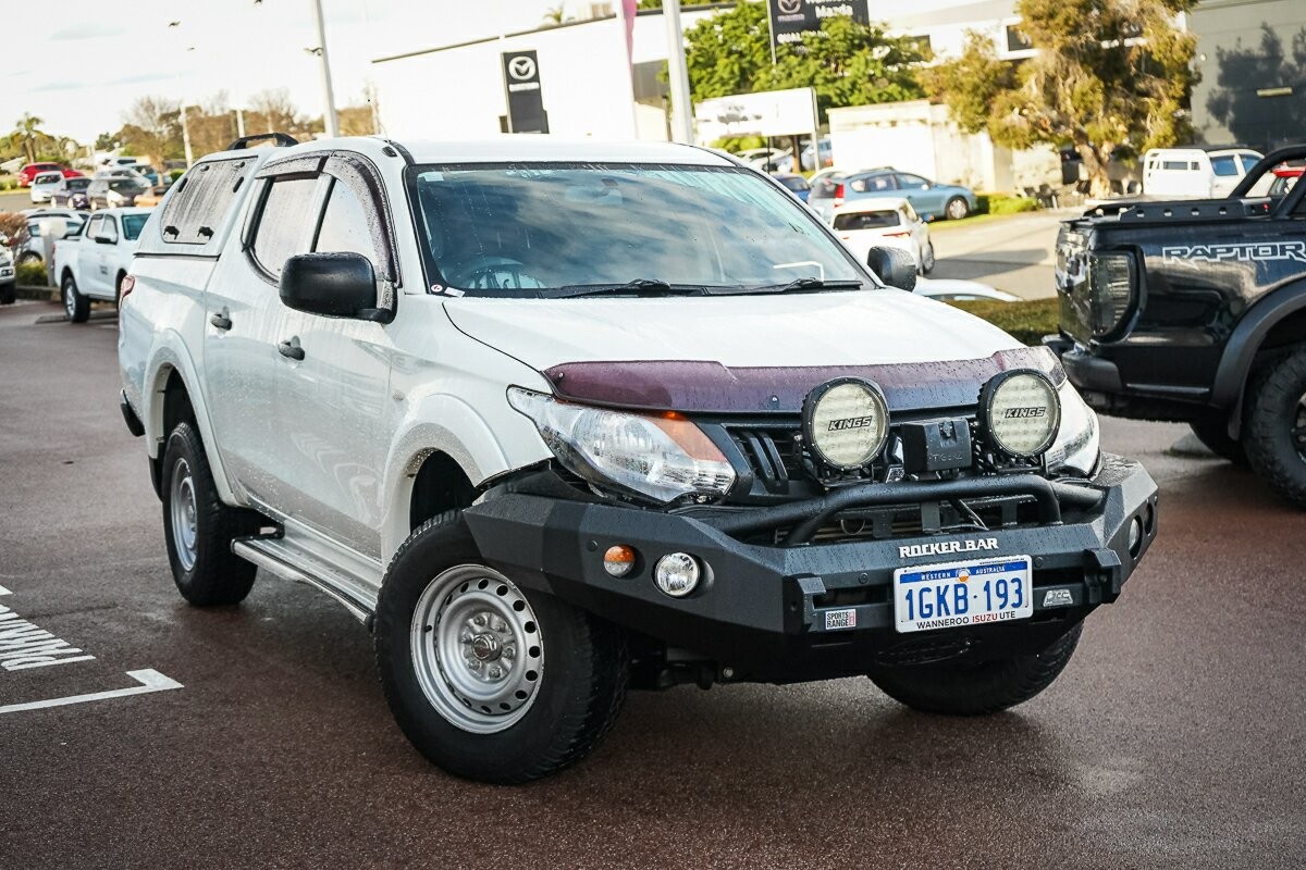 Mitsubishi Triton image 1