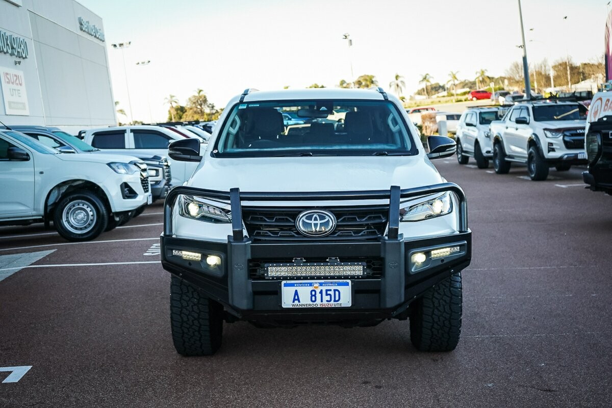 Toyota Fortuner image 3