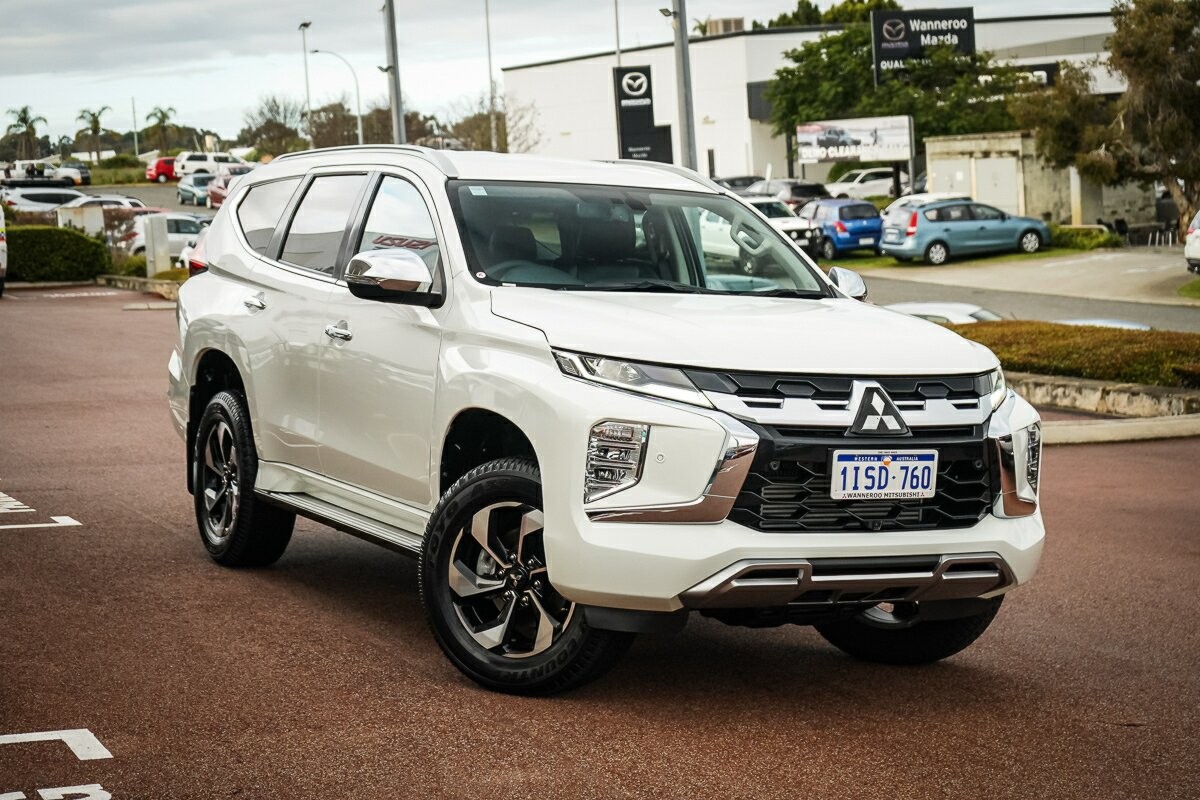 Mitsubishi Pajero Sport image 1