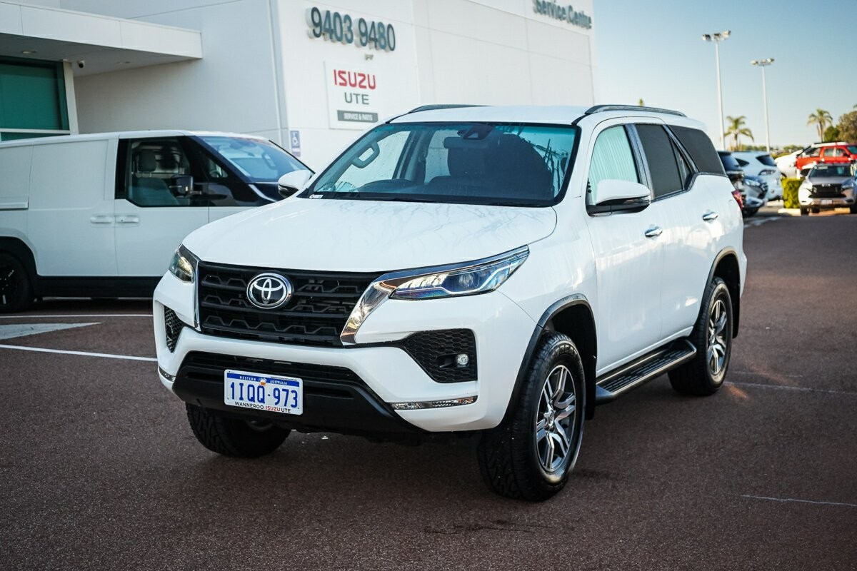 Toyota Fortuner image 4