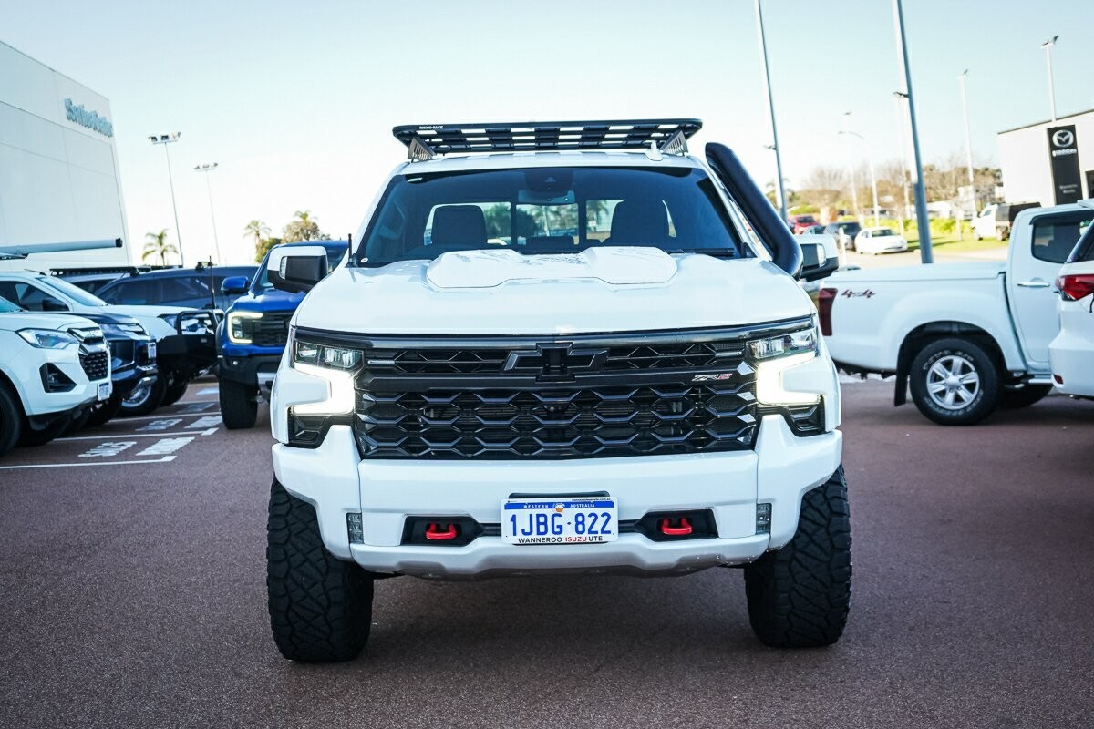 Chevrolet Silverado image 3