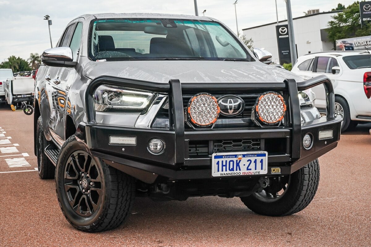 Toyota Hilux image 1